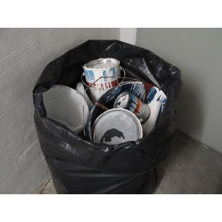 1 Rolle grau/schwarze Müllsäcke 150 Liter mit einer Stärke von 77 my und Größe 80x120cm